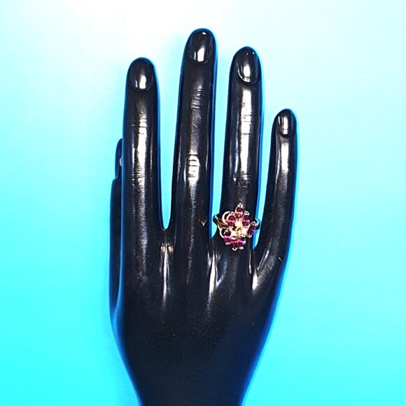 Elegant Vintage 18KT Gold H.G.E Purple Crystal Cluster Cocktail Ring – Size 5 - Picture 12 of 15